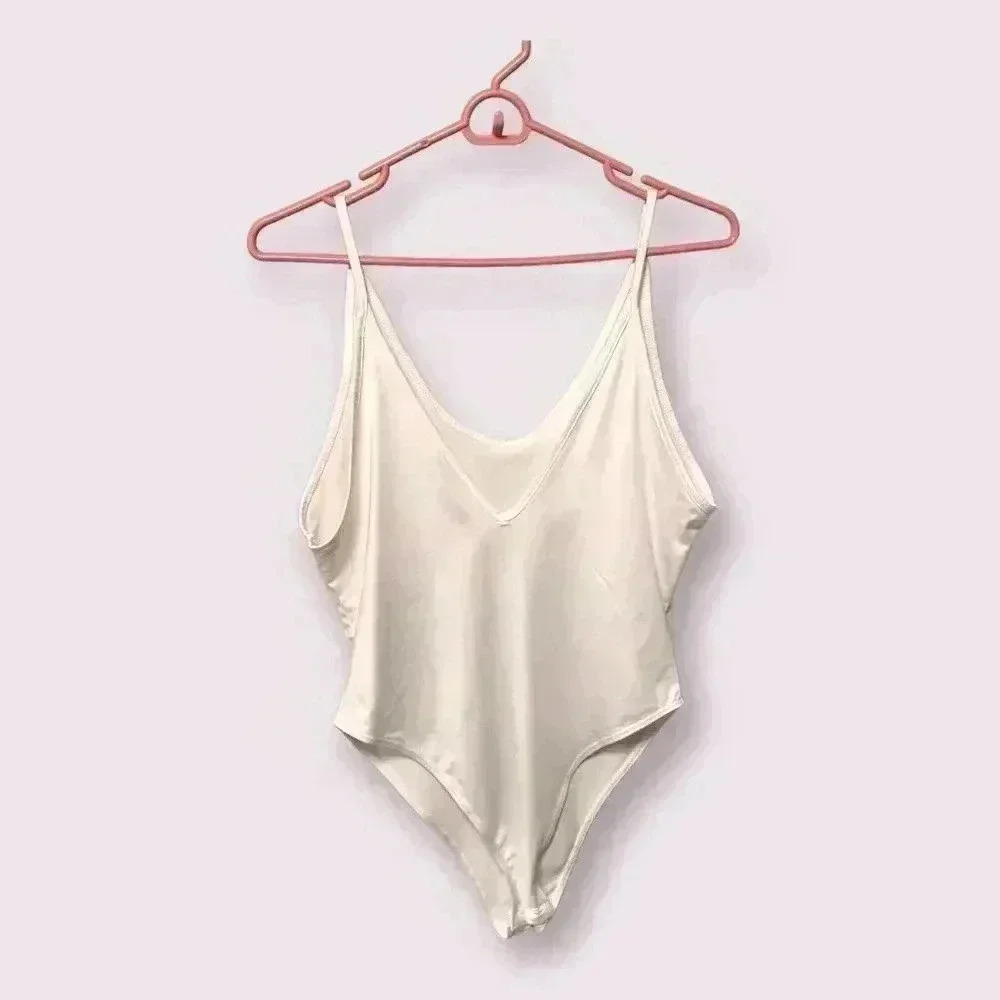 NWOT Shein Plunging Scoop Neckline Sleeveless Stretchy Casual White Bodysuit - Picture 3 of 10